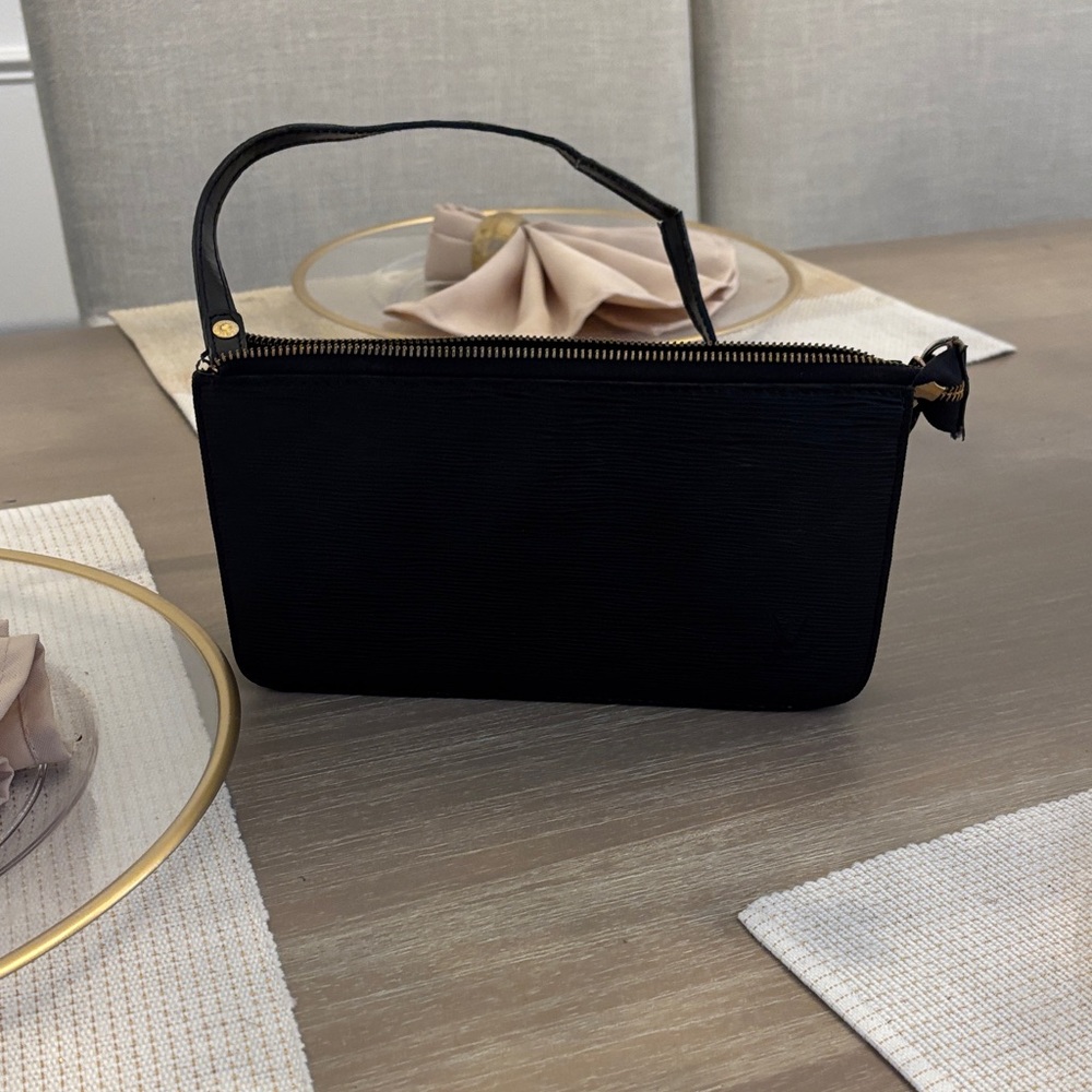 Louis Vuitton Black Epi Poichette - Picture 10 of 12